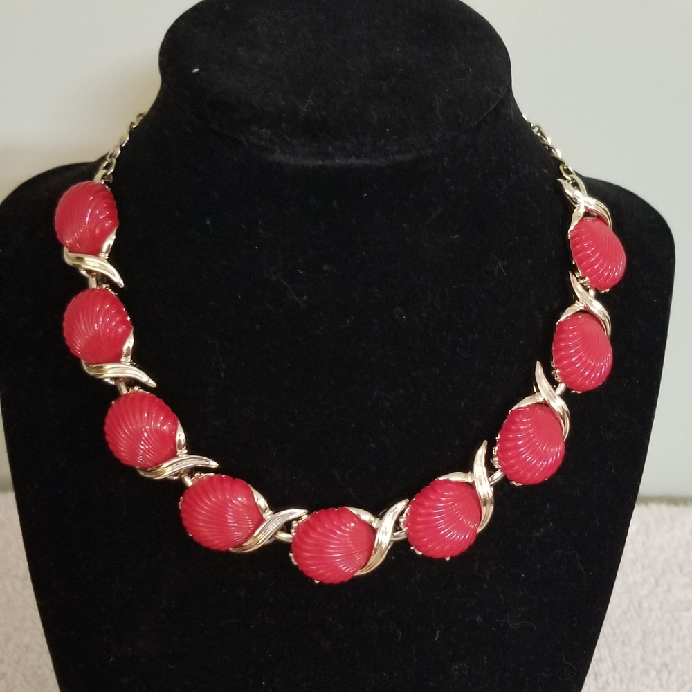 Elegant Vintage Red and Gold Women's Red Shell Thermoset Lucite Necklace.